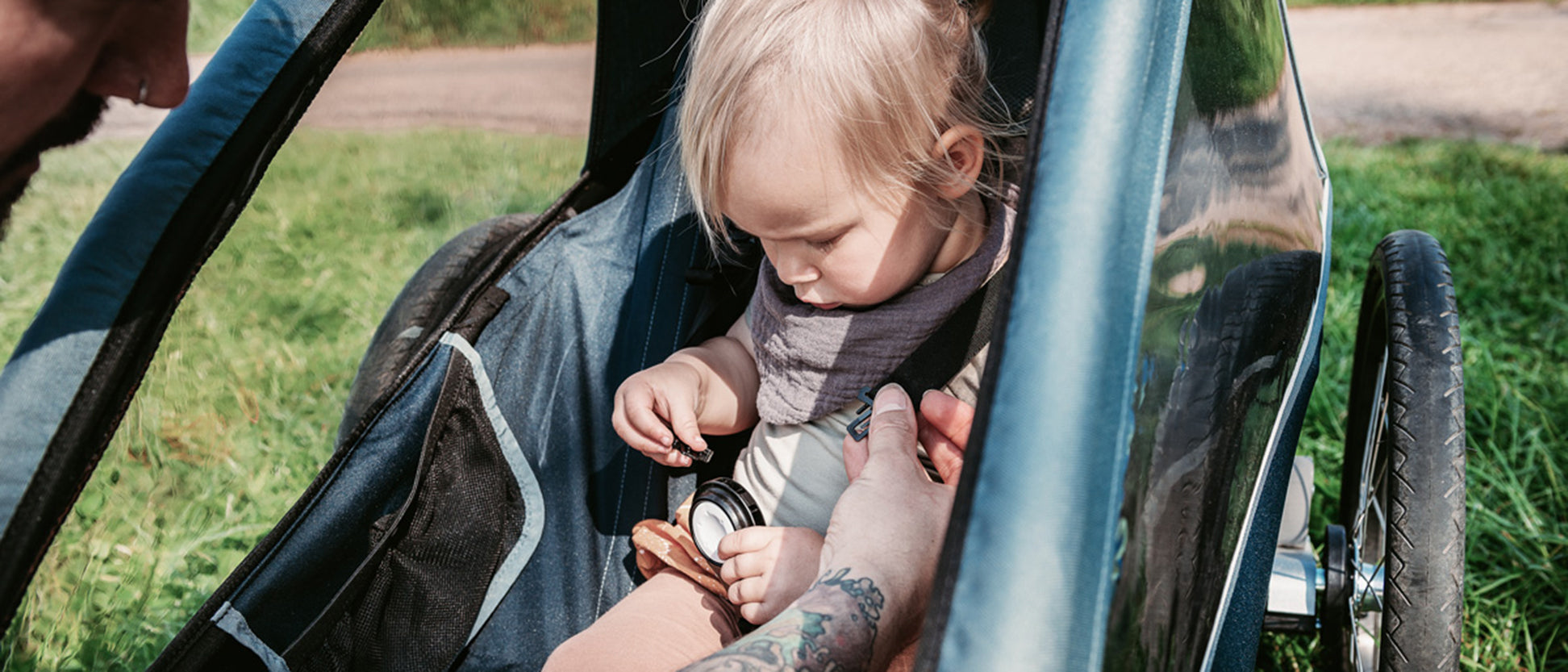 Is a bicycle trailer safer than a child seat?